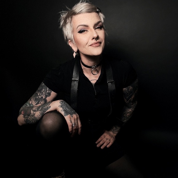 Meet your Posher, Kara - Picture 1 of 1